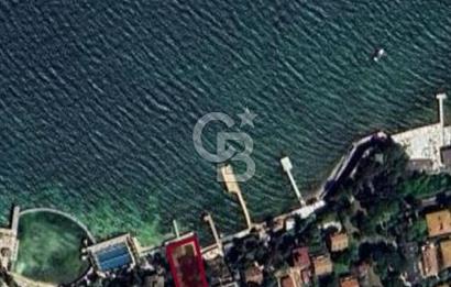 İSTANBUL BÜYÜKADA’DA ÖZEL İSKELELİ  2 DÖNÜM ARSA İÇİNDE DENİZE SIFIR YALI
