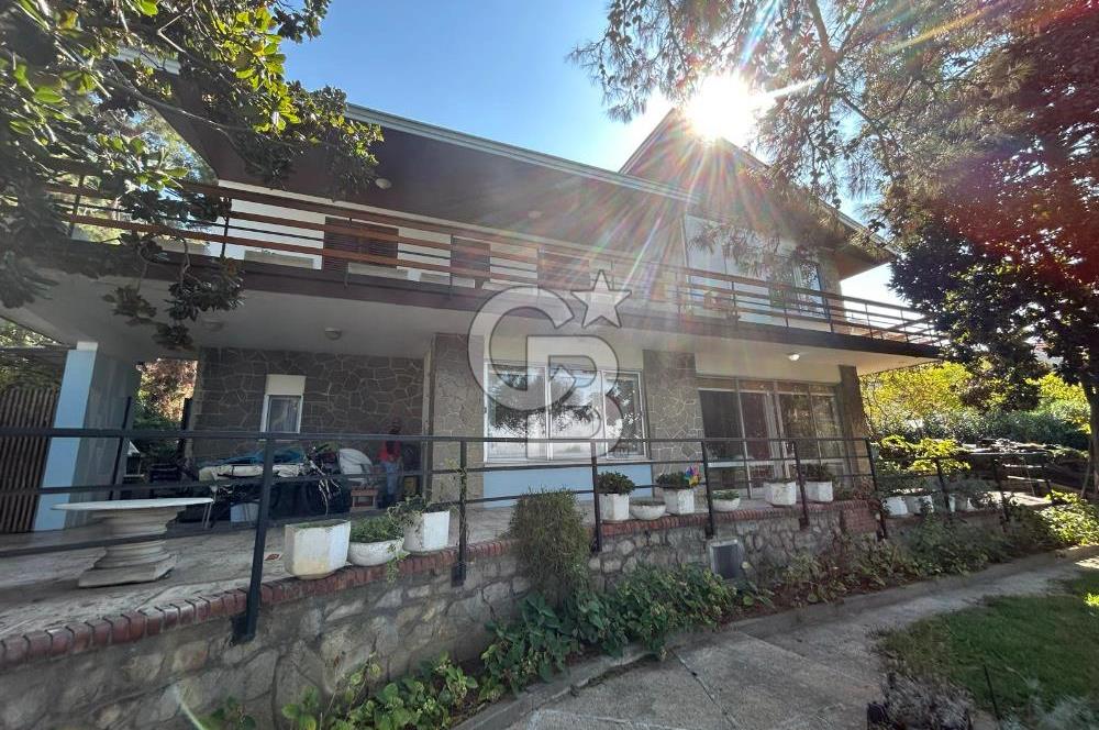 İSTANBUL BÜYÜKADA’DA ÖZEL İSKELELİ  2 DÖNÜM ARSA İÇİNDE DENİZE SIFIR YALI