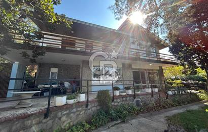 İSTANBUL BÜYÜKADA’DA ÖZEL İSKELELİ  2 DÖNÜM ARSA İÇİNDE DENİZE SIFIR YALI