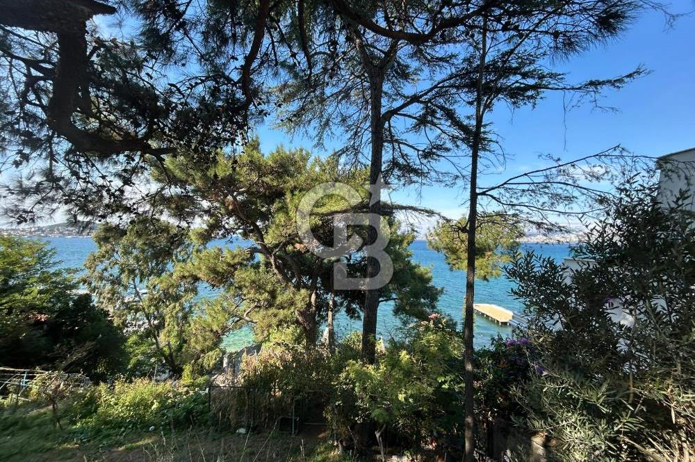 İSTANBUL BÜYÜKADA’DA ÖZEL İSKELELİ  2 DÖNÜM ARSA İÇİNDE DENİZE SIFIR YALI