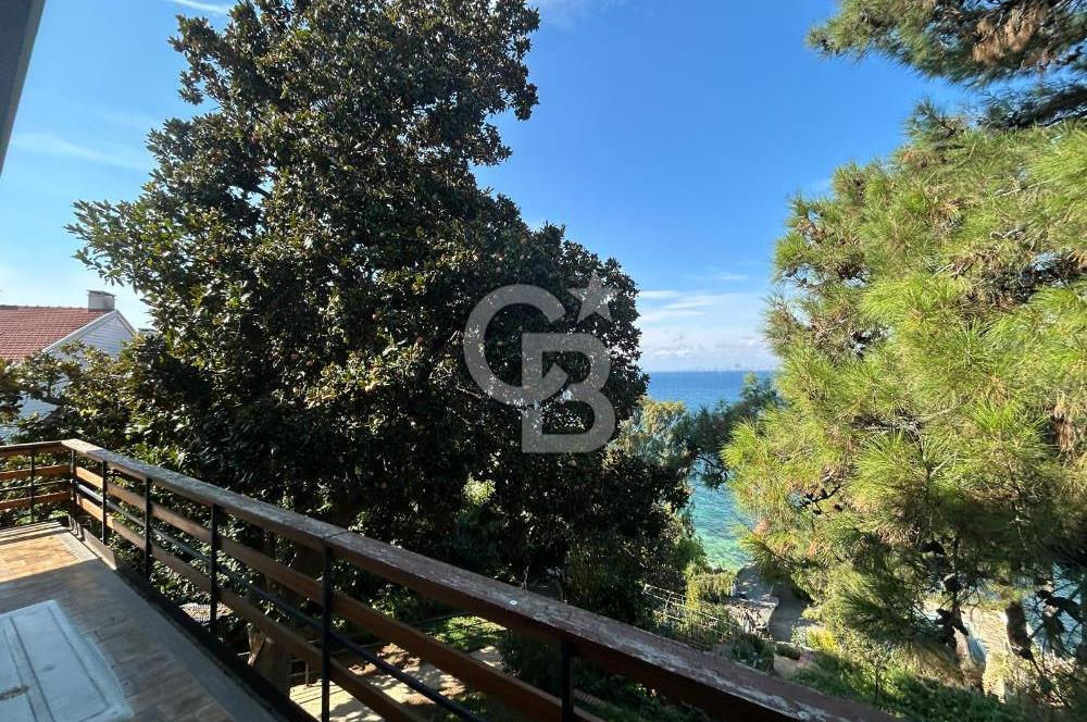 İSTANBUL BÜYÜKADA’DA ÖZEL İSKELELİ  2 DÖNÜM ARSA İÇİNDE DENİZE SIFIR YALI