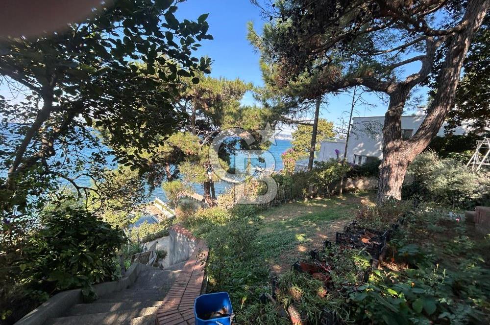 İSTANBUL BÜYÜKADA’DA ÖZEL İSKELELİ  2 DÖNÜM ARSA İÇİNDE DENİZE SIFIR YALI