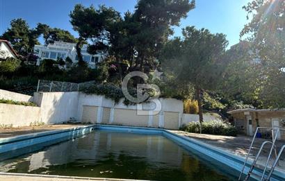 İSTANBUL BÜYÜKADA’DA ÖZEL İSKELELİ  2 DÖNÜM ARSA İÇİNDE DENİZE SIFIR YALI