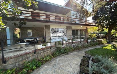 İSTANBUL BÜYÜKADA’DA ÖZEL İSKELELİ  2 DÖNÜM ARSA İÇİNDE DENİZE SIFIR YALI