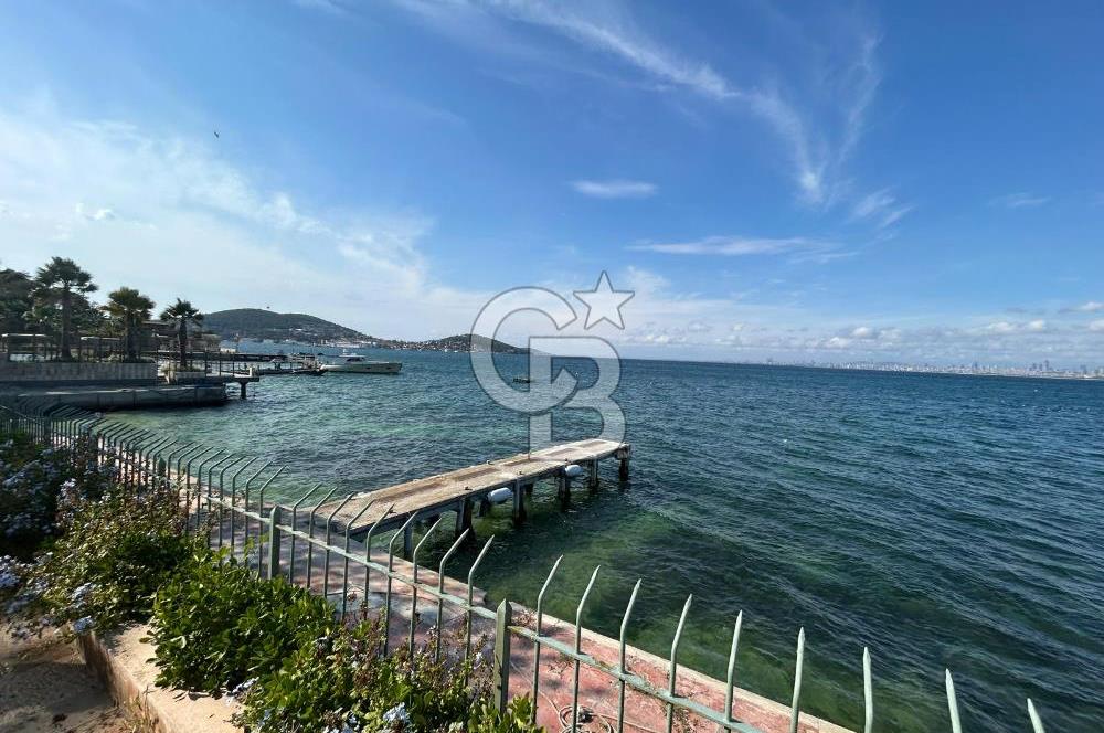 İSTANBUL BÜYÜKADA’DA ÖZEL İSKELELİ  2 DÖNÜM ARSA İÇİNDE DENİZE SIFIR YALI
