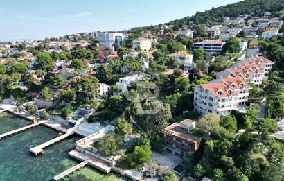 İSTANBUL BÜYÜKADA’DA ÖZEL İSKELELİ  2 DÖNÜM ARSA İÇİNDE DENİZE SIFIR YALI
