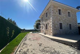Foça Bağarası Hacıveli Mah. Müstakil Havuzlu 2+1 Kiralık Villa