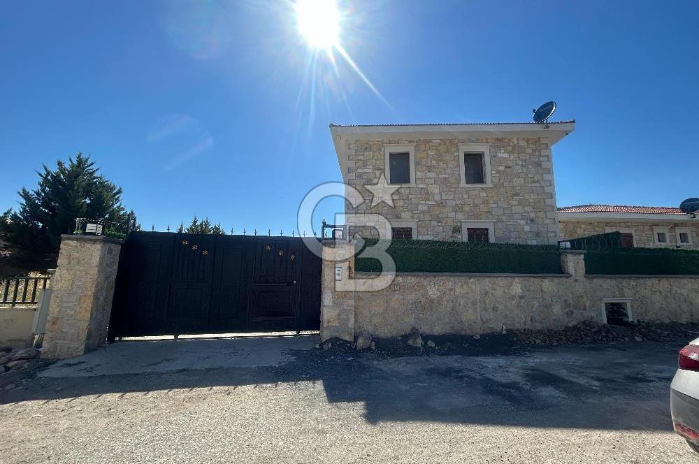 Foça Bağarası Hacıveli Mah. Müstakil Havuzlu 2+1 Kiralık Villa