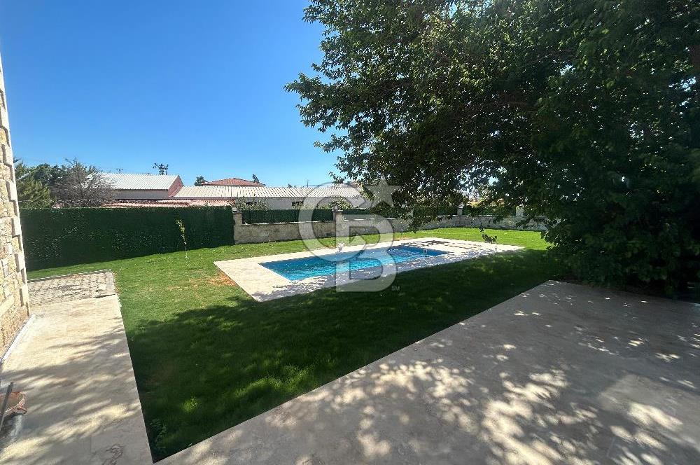 Foça Bağarası Hacıveli Mah. Müstakil Havuzlu 2+1 Kiralık Villa