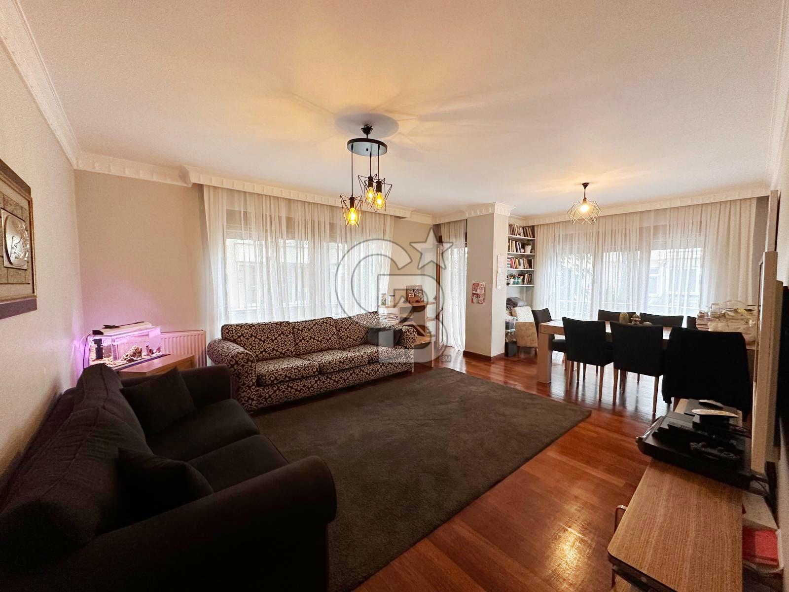 Caddebostan, Ömer Paşa Sok.'ta SATILIK 3+1