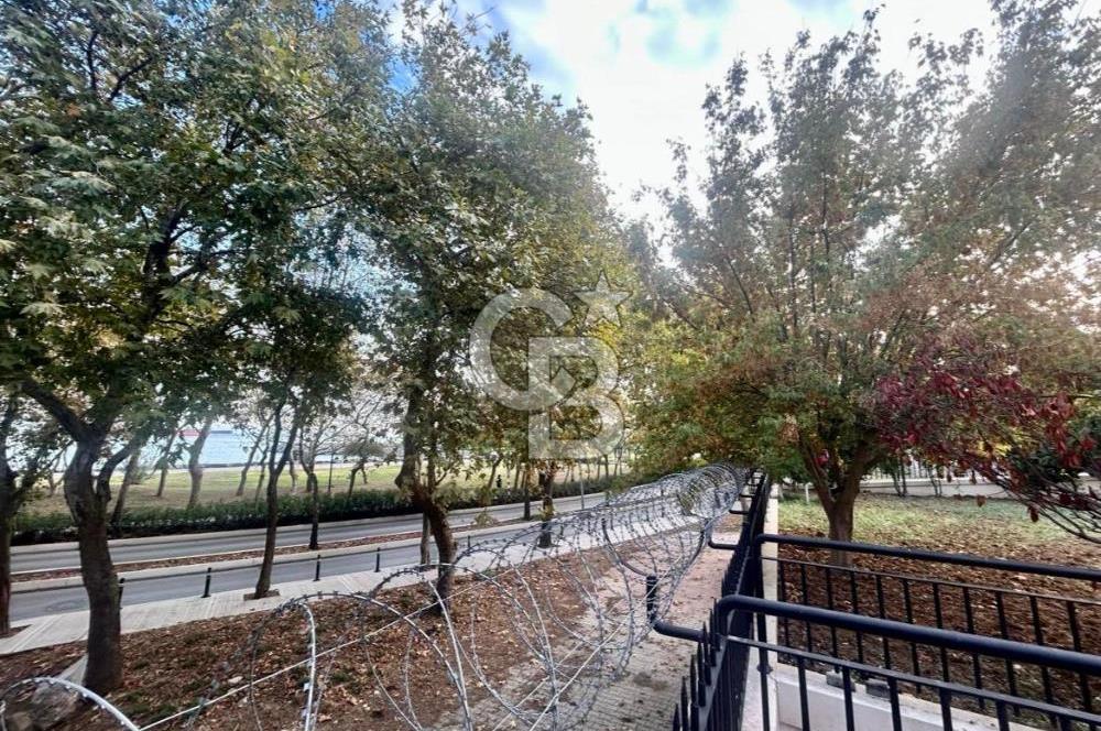 Sahil parselinde açık havuzlu ve kapalı garajlı binada 4+1daire