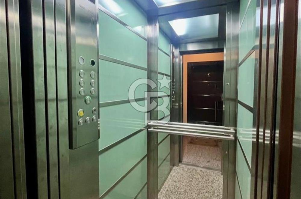 Sahil parselinde açık havuzlu ve kapalı garajlı binada 4+1daire