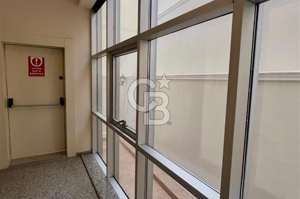 Sahil parselinde açık havuzlu ve kapalı garajlı binada 4+1daire