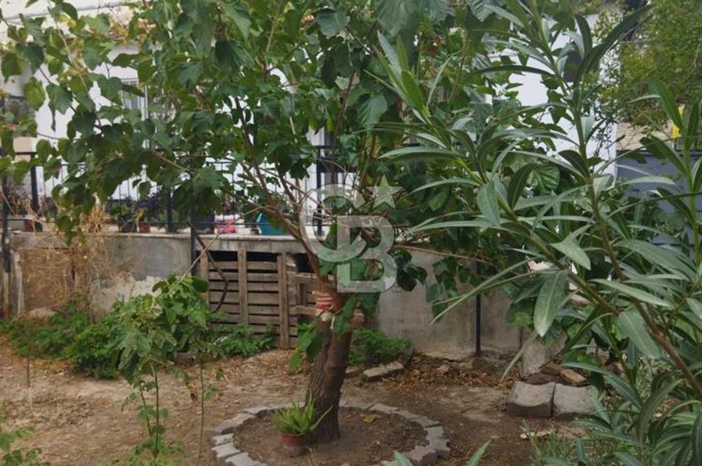 MENEMEN SATILIK BEŞ KAT İMARLI ARSA ÜZERİ BAHÇELİ EV
