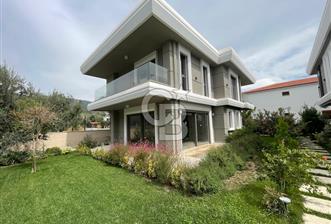 GÜREDE MÜSTAKİL BAHÇE KULLANIMLI OTOPARKLI ÖZEL YAPIM VİLLALAR