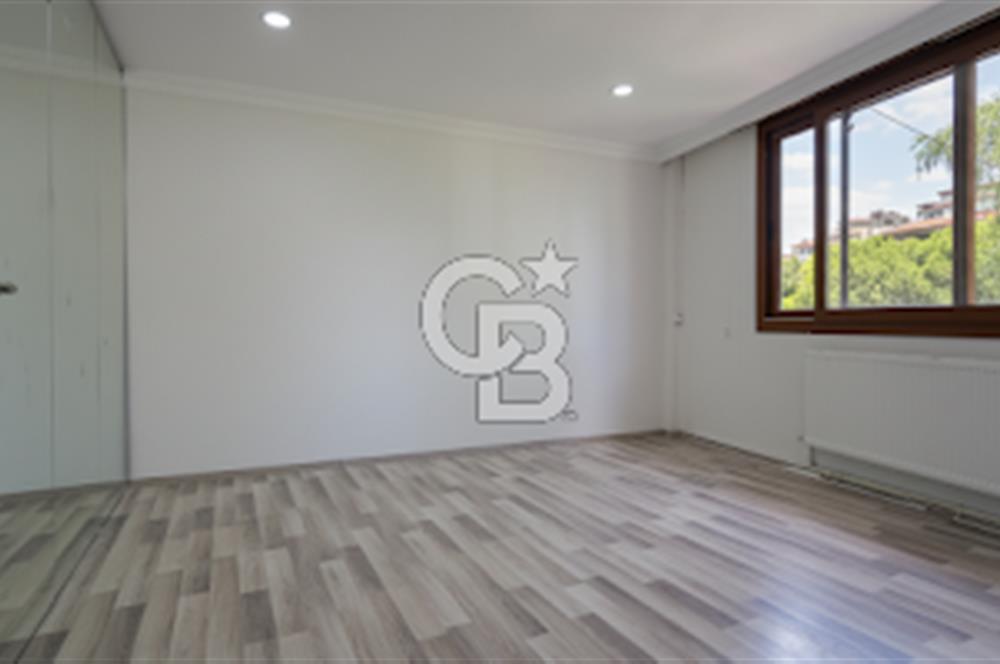 BORNOVA ATATÜRK MAH. BAHÇELİ MÜSTAKİL 4+1 TRİPLEKS SATILIK VİLLA