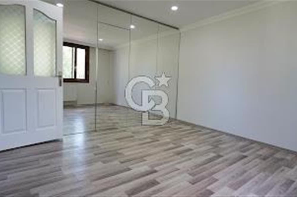 BORNOVA ATATÜRK MAH. BAHÇELİ MÜSTAKİL 4+1 TRİPLEKS SATILIK VİLLA