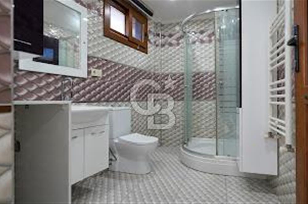 BORNOVA ATATÜRK MAH. BAHÇELİ MÜSTAKİL 4+1 TRİPLEKS SATILIK VİLLA