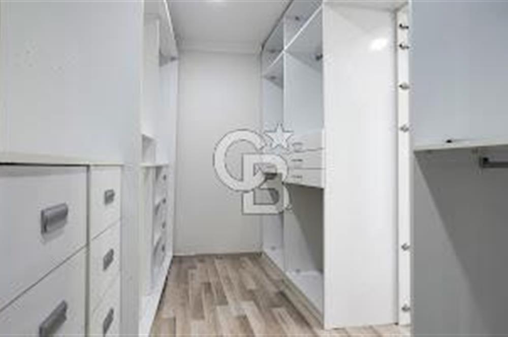 BORNOVA ATATÜRK MAH. BAHÇELİ MÜSTAKİL 4+1 TRİPLEKS SATILIK VİLLA