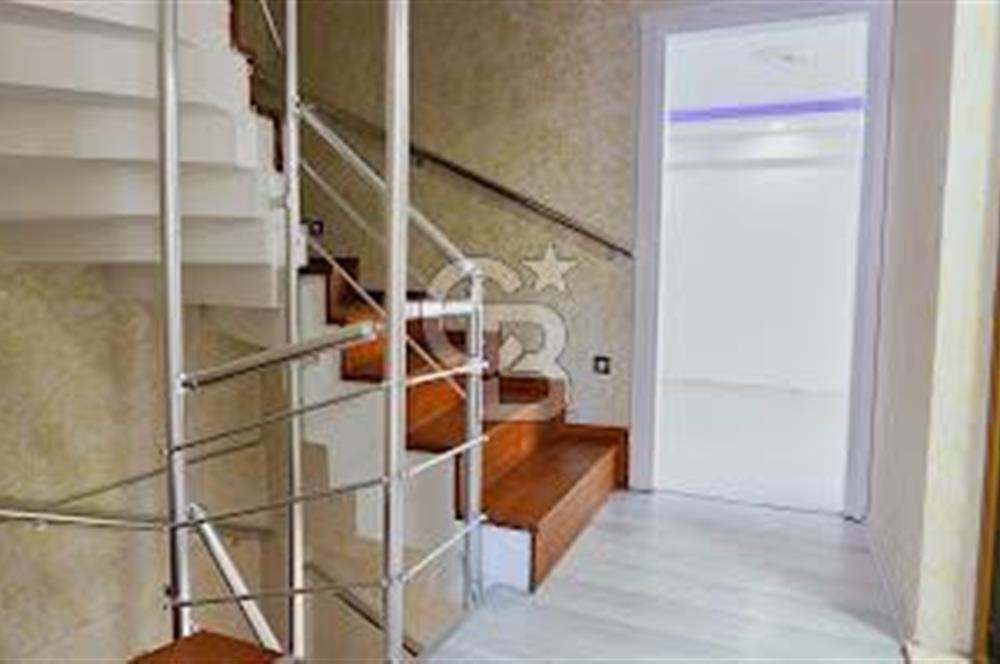 BORNOVA ATATÜRK MAH. BAHÇELİ MÜSTAKİL 4+1 TRİPLEKS SATILIK VİLLA