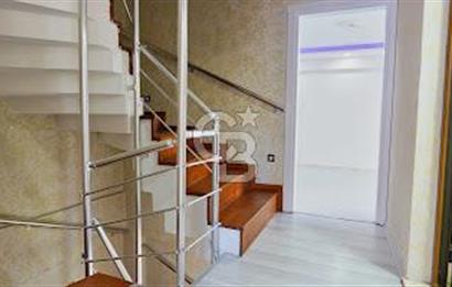 BORNOVA ATATÜRK MAH. BAHÇELİ MÜSTAKİL 4+1 TRİPLEKS SATILIK VİLLA