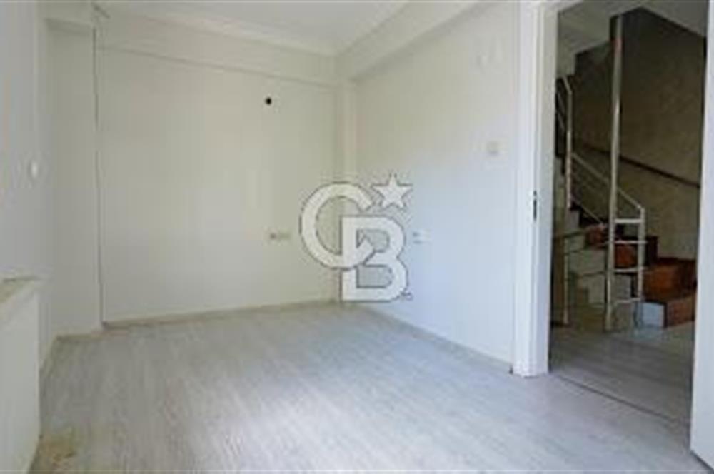 BORNOVA ATATÜRK MAH. BAHÇELİ MÜSTAKİL 4+1 TRİPLEKS SATILIK VİLLA