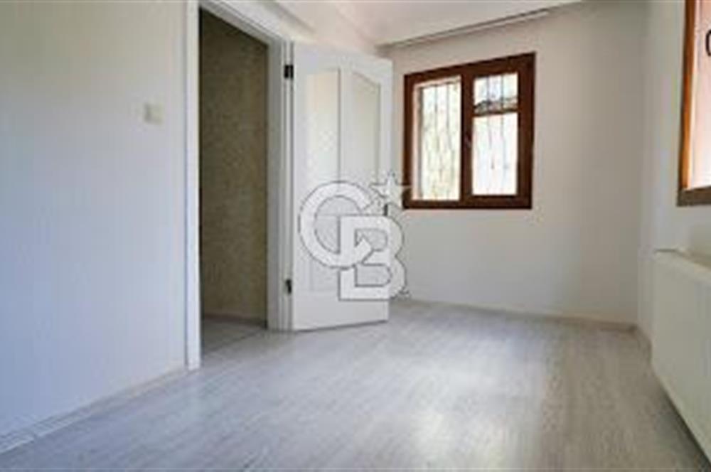 BORNOVA ATATÜRK MAH. BAHÇELİ MÜSTAKİL 4+1 TRİPLEKS SATILIK VİLLA