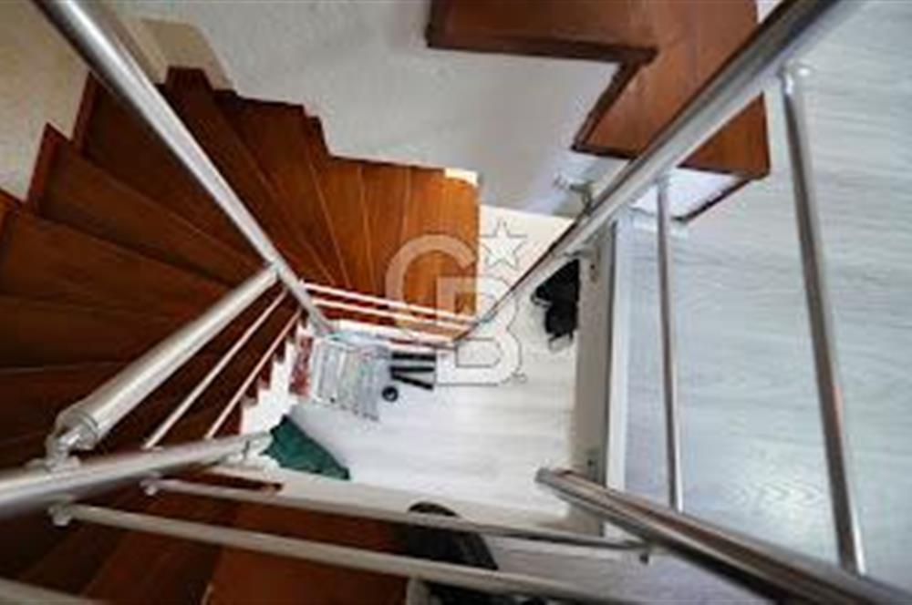 BORNOVA ATATÜRK MAH. BAHÇELİ MÜSTAKİL 4+1 TRİPLEKS SATILIK VİLLA