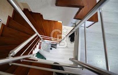 BORNOVA ATATÜRK MAH. BAHÇELİ MÜSTAKİL 4+1 TRİPLEKS SATILIK VİLLA