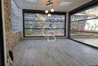 BORNOVA ATATÜRK MAH. BAHÇELİ MÜSTAKİL 4+1 TRİPLEKS SATILIK VİLLA