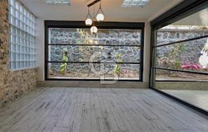 BORNOVA ATATÜRK MAH. BAHÇELİ MÜSTAKİL 4+1 TRİPLEKS SATILIK VİLLA