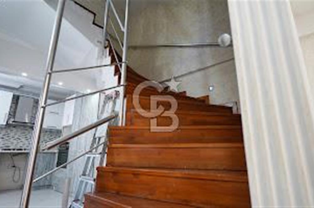 BORNOVA ATATÜRK MAH. BAHÇELİ MÜSTAKİL 4+1 TRİPLEKS SATILIK VİLLA