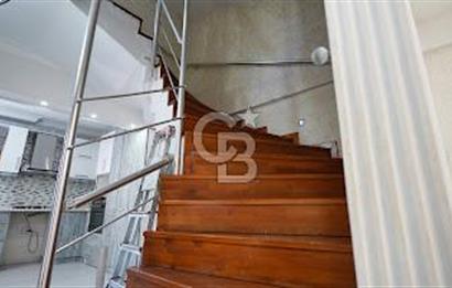 BORNOVA ATATÜRK MAH. BAHÇELİ MÜSTAKİL 4+1 TRİPLEKS SATILIK VİLLA
