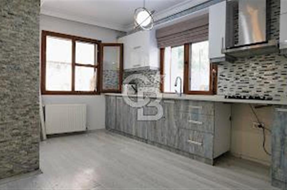 BORNOVA ATATÜRK MAH. BAHÇELİ MÜSTAKİL 4+1 TRİPLEKS SATILIK VİLLA