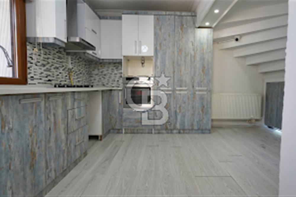 BORNOVA ATATÜRK MAH. BAHÇELİ MÜSTAKİL 4+1 TRİPLEKS SATILIK VİLLA