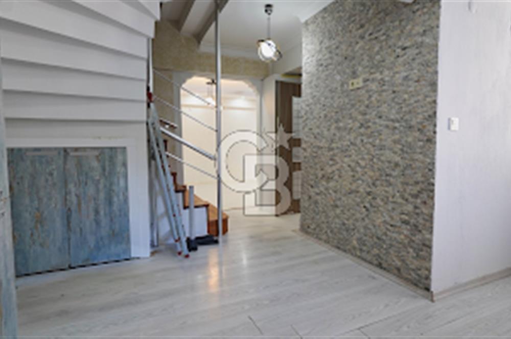 BORNOVA ATATÜRK MAH. BAHÇELİ MÜSTAKİL 4+1 TRİPLEKS SATILIK VİLLA