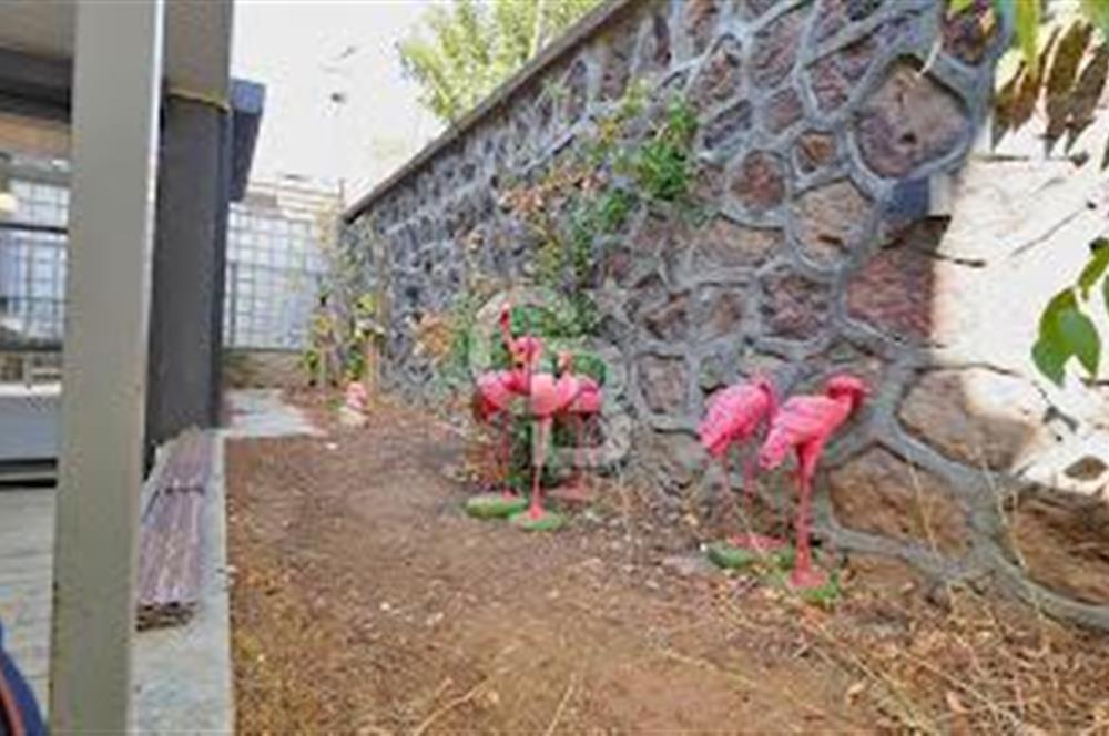 BORNOVA ATATÜRK MAH. BAHÇELİ MÜSTAKİL 4+1 TRİPLEKS SATILIK VİLLA