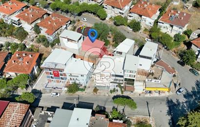 BORNOVA ATATÜRK MAH. BAHÇELİ MÜSTAKİL 4+1 TRİPLEKS SATILIK VİLLA