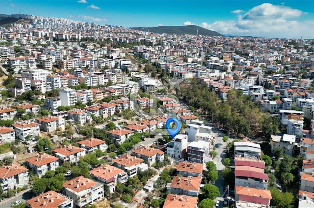 BORNOVA ATATÜRK MAH. BAHÇELİ MÜSTAKİL 4+1 TRİPLEKS SATILIK VİLLA