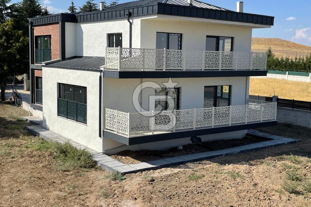 OTOBAN GİRİŞİNE 3 DK MÜTHİŞ YAPILI GENİŞ BAHÇELİ MÜSTAKİL VİLLA