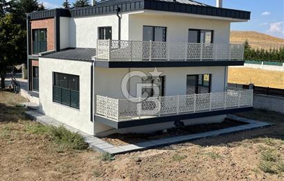 OTOBAN GİRİŞİNE 3 DK MÜTHİŞ YAPILI GENİŞ BAHÇELİ MÜSTAKİL VİLLA
