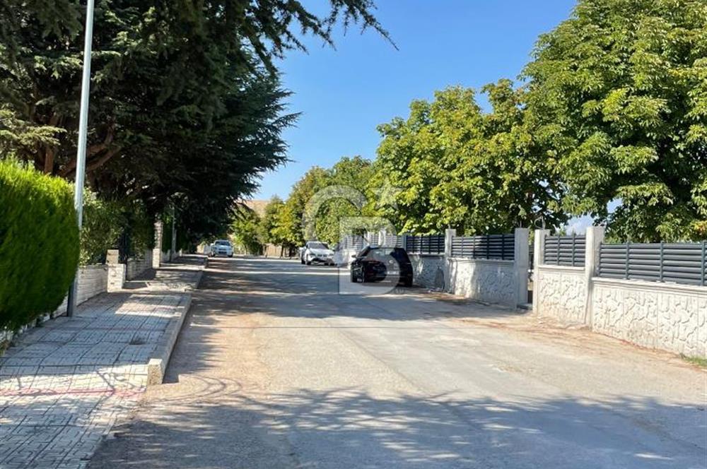 OTOBAN GİRİŞİNE 3 DK MÜTHİŞ YAPILI GENİŞ BAHÇELİ MÜSTAKİL VİLLA
