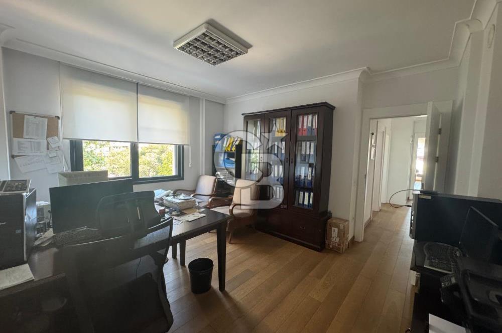 SUADİYE PLAJYOLUN'DA SAHİLE İLK LÜKS BİNADA KİRALIK OFİS
