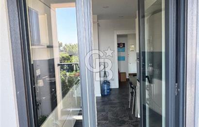 SUADİYE PLAJYOLUN'DA SAHİLE İLK LÜKS BİNADA KİRALIK OFİS