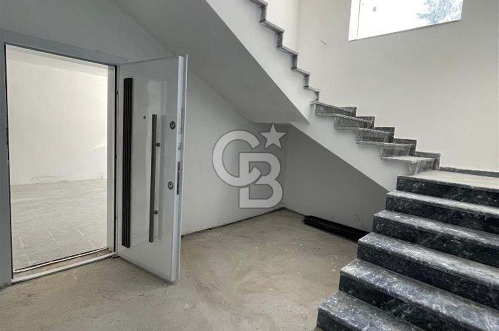 OTOBAN GİRİŞİNE 3 DK MÜTHİŞ YAPILI GENİŞ BAHÇELİ MÜSTAKİL VİLLA