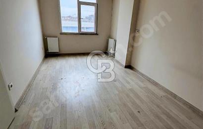 ÇEKMEKÖY DE HAVUZLU GÜVENLİKLİ SİTEDE SATILIK BOŞ 1+1