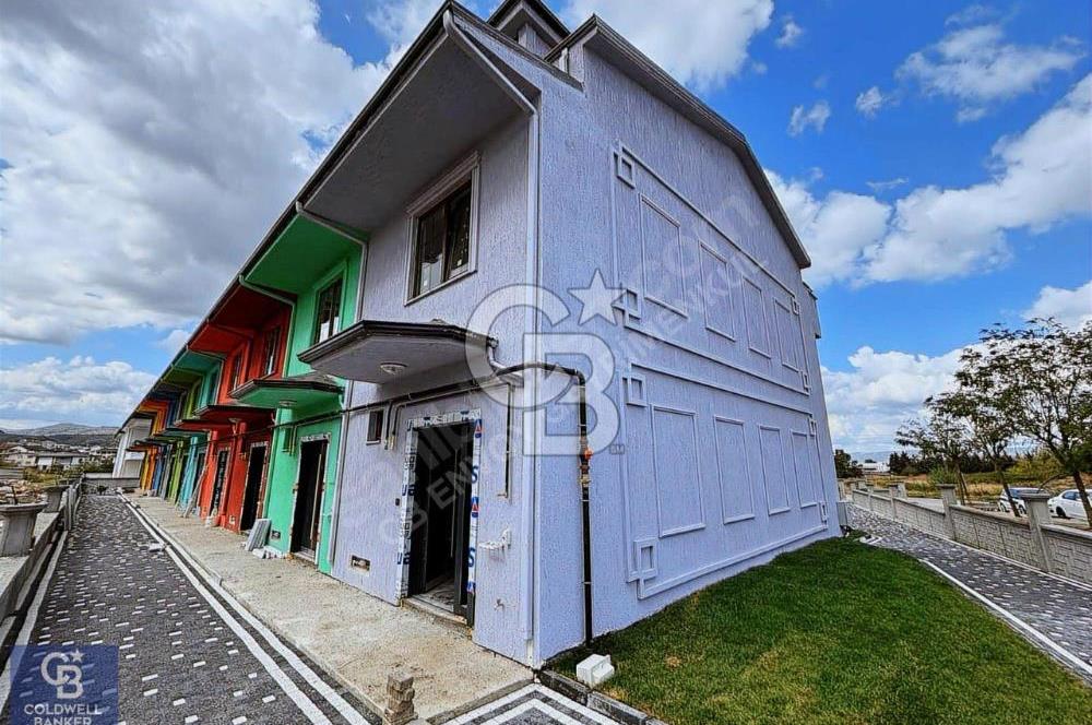 CB ENVOY'dan Yeniköy Notting Hill Projesinde Satılık Köşe Villa