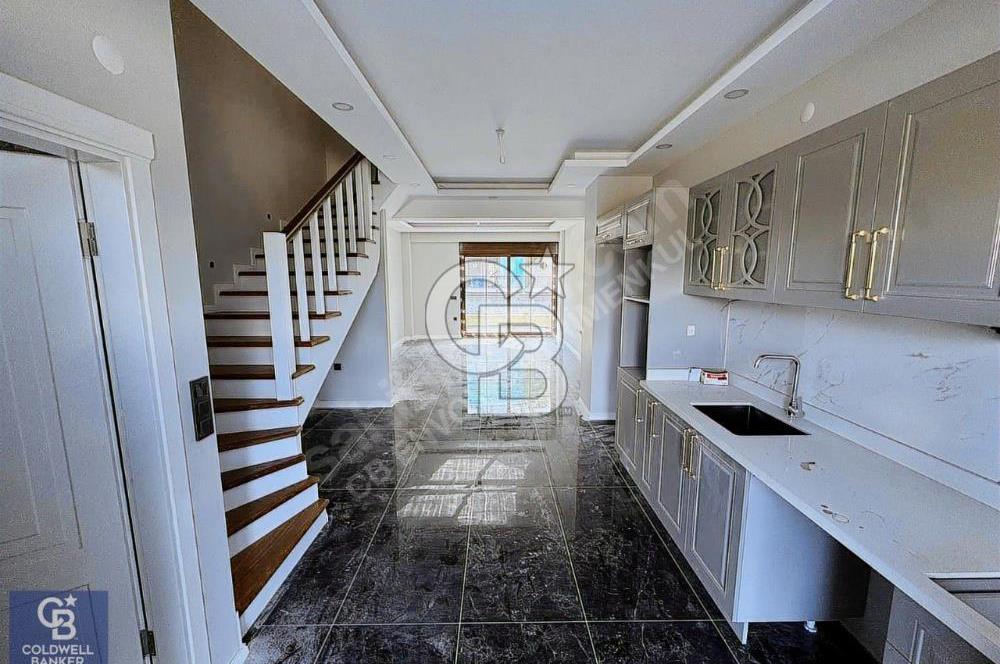 CB ENVOY'dan Yeniköy Notting Hill Projesinde Satılık Köşe Villa