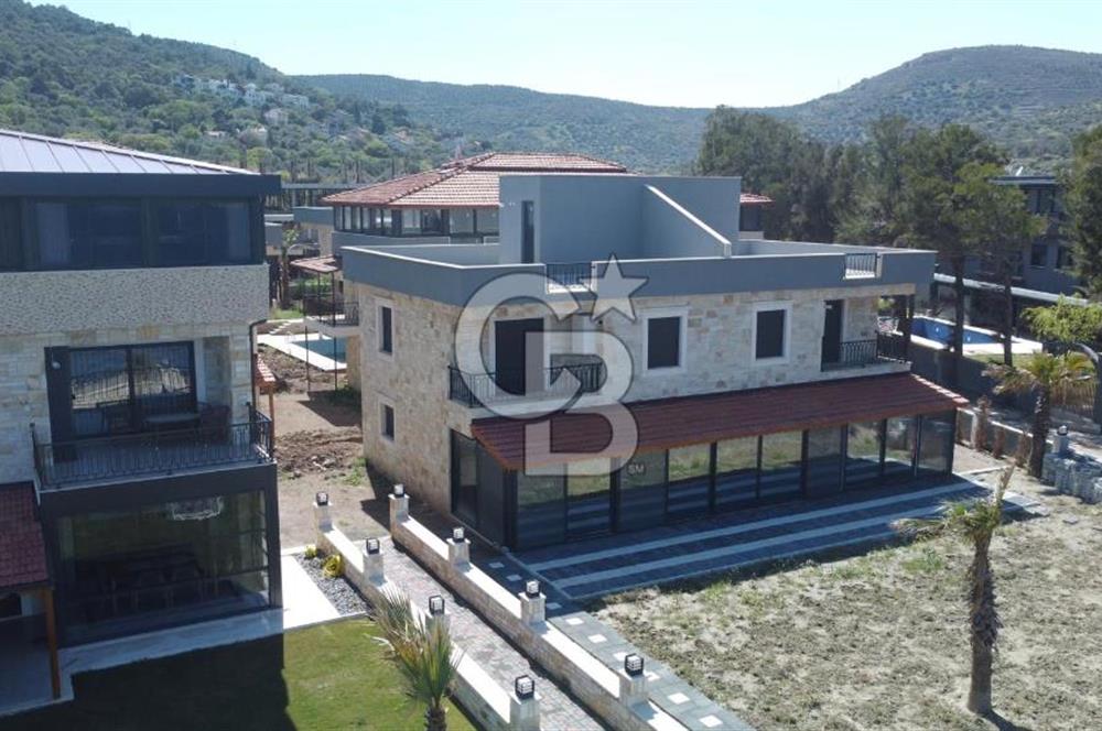Yeni foça da satılık lüks villa