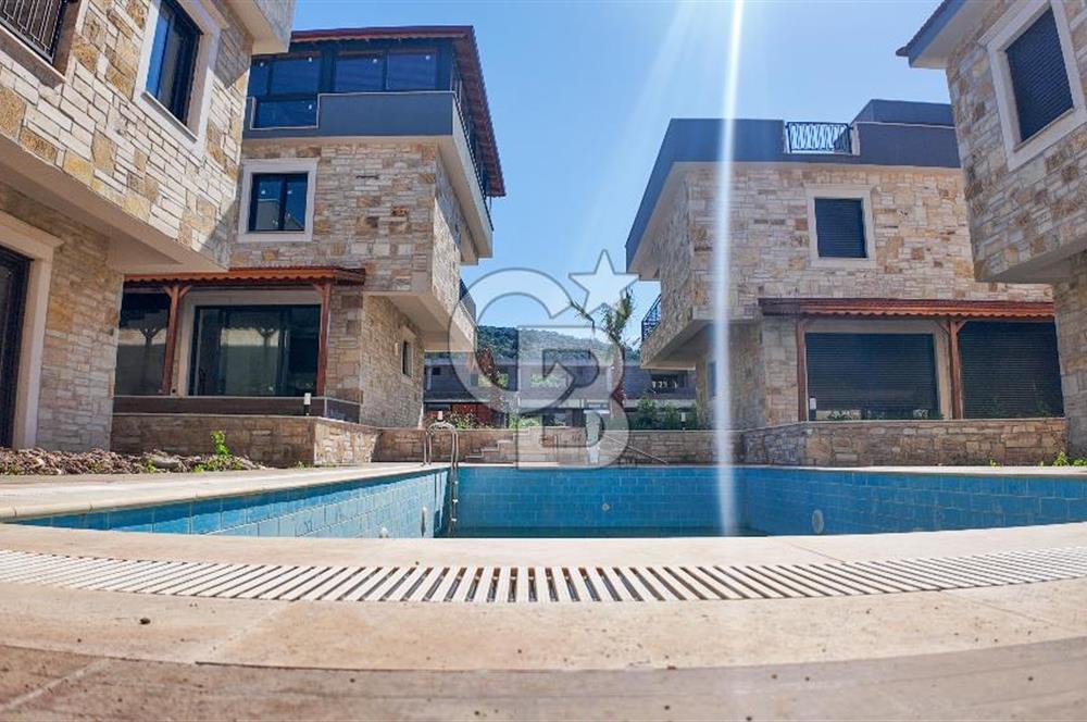 Yeni foça da satılık lüks villa